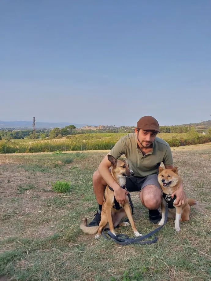 Florian Della Gloria et ses chiens à Carcassonne Florian Della Gloria et ses chiens à Carcassonne
